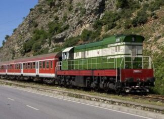 Hekurudha Durrës-Tiranë-Rinas në punë në fund të 2027