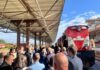 Punëtorët e “Infrakos” dhe “Trainkos” protestojnë për rritje pagash, paralajmërojnë “bllokadë totale” nga 26 maji