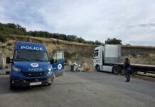 Operacioni në sektorin e derivateve: Nëntë të arrestuar, konfiskohen para, armë dhe vetura